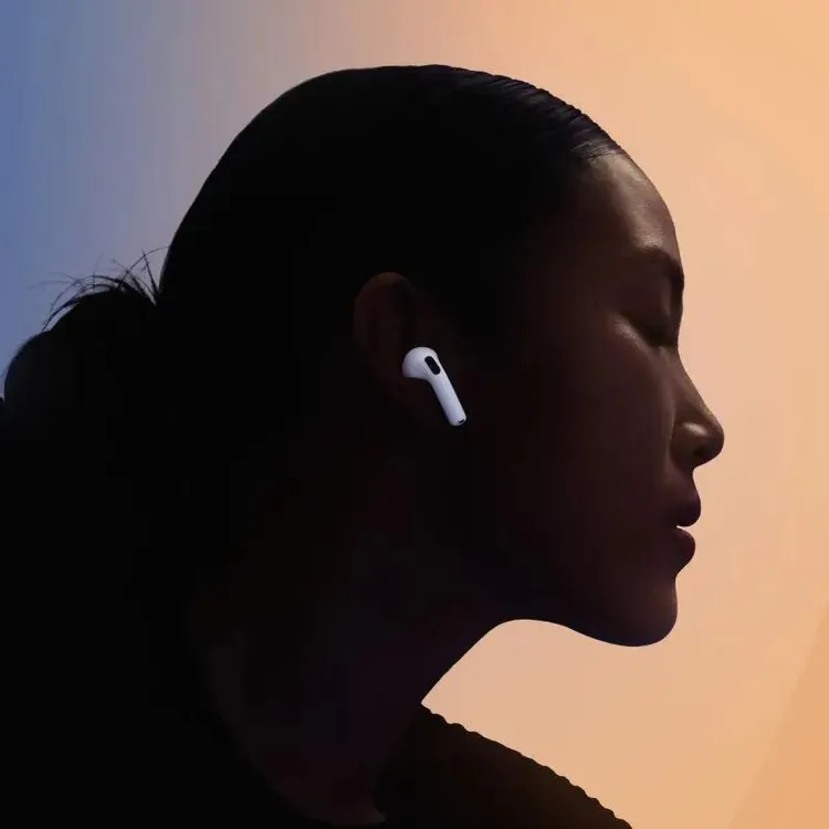 Гарнитура беспроводная Apple AirPods 4 White (MXP63),  вкладыши, без крепления, 5.3, IP54, 500 мА/ч, 40.9 г, белый