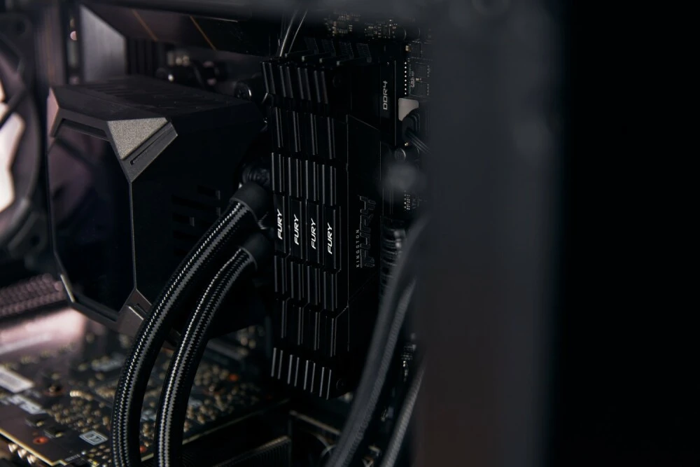 Модуль памяти DDR4 32 Гб (2x16 ГБ) Kingston FURY Renegade (KF432C16RB12K2/32); 25600 MБ/с; 3200 МГц; радиаторы