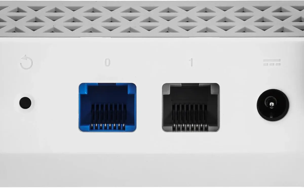 Роутер KEENETIC Challenger AX3000 (KN-3910***); IEEE 802.11a/b/g/n/ac/ax; 574 Mbps + 2402 Mbps; 2x LAN 2.5 Гбит/с; 1x WAN 2.5 Гбит/с; 4 x 5 dBi